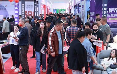 安康家装展会现场展商云集推出优惠吸引观众